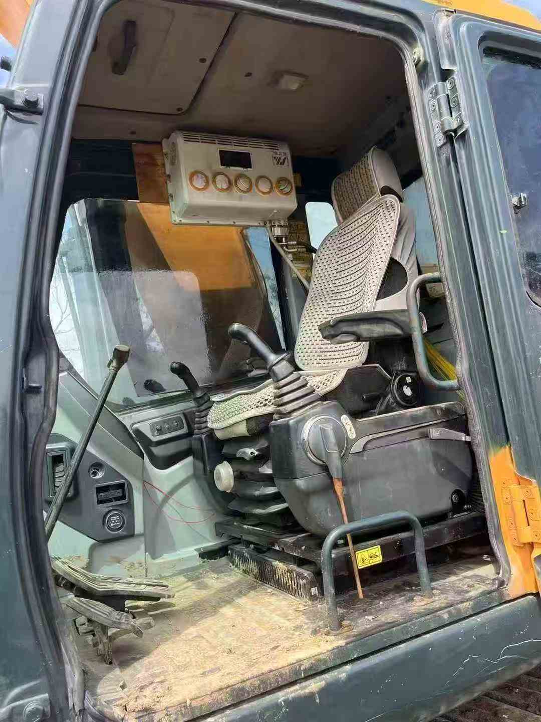 Buy Hyundai R215-7 Used Excavator / 8