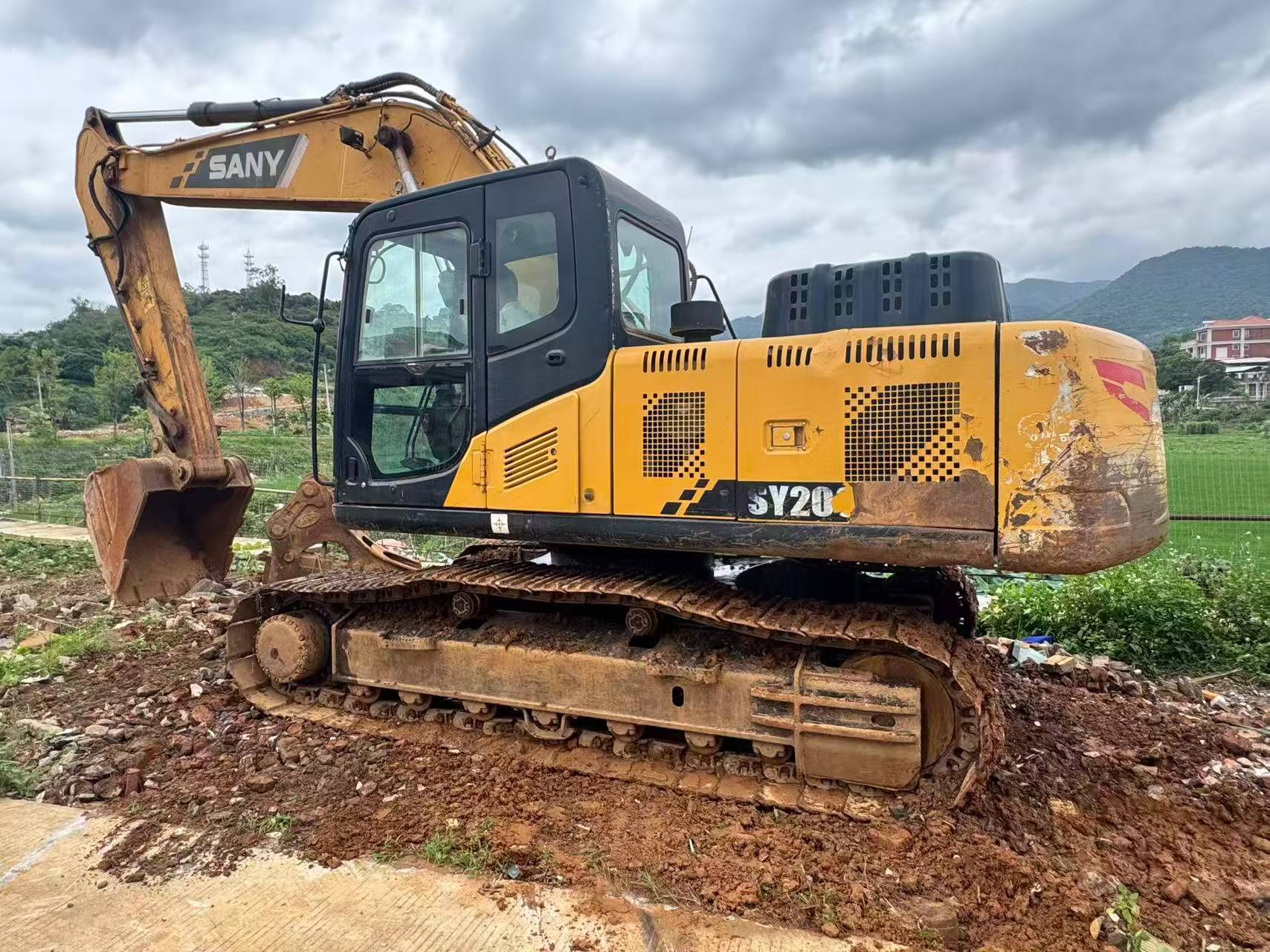 Buy Sany SY200C Used Excavator / 1