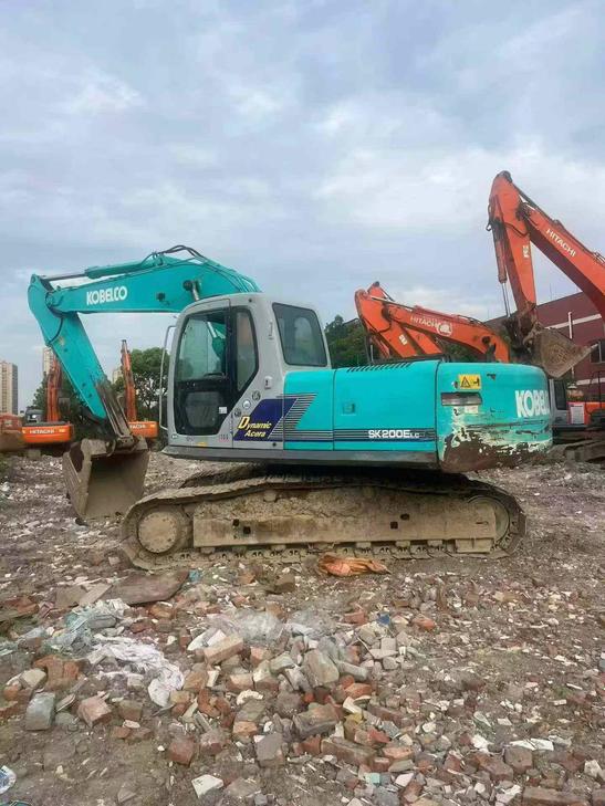 Buy Kobelco SK200 Used Excavator / 1