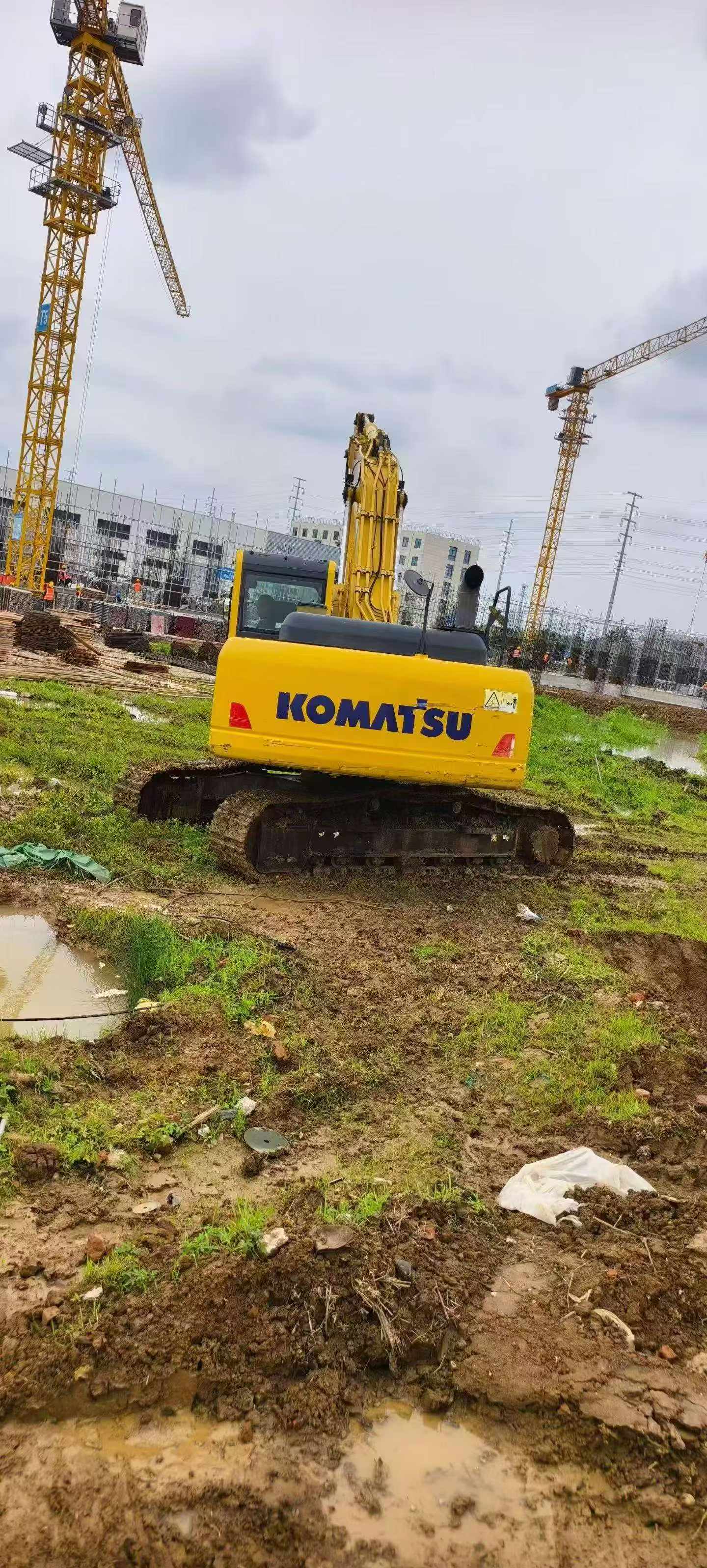 Buy Komatsu PC200 Used Excavator / 2