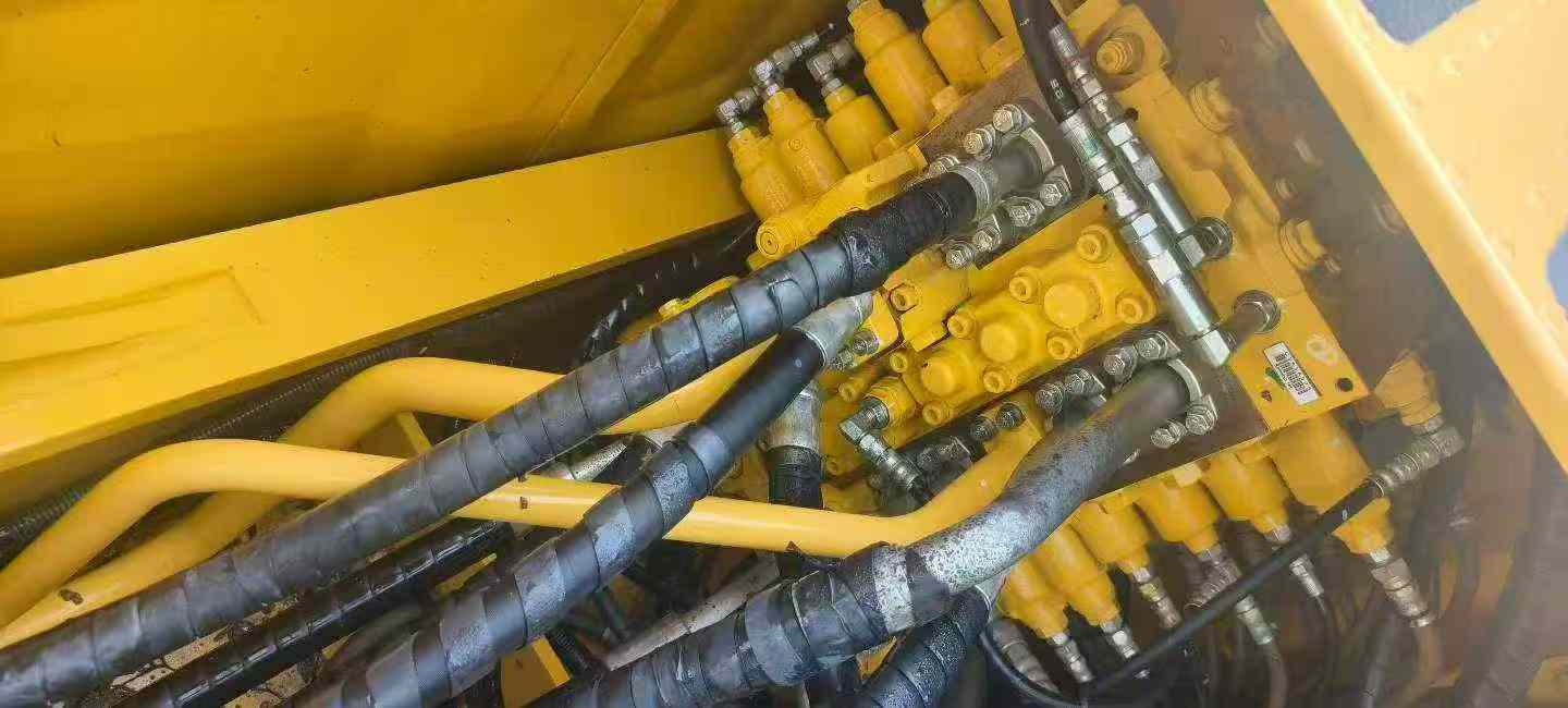 Buy Komatsu PC200 Used Excavator / 6