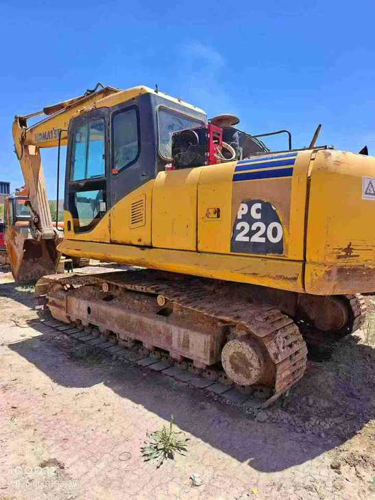 Buy Komatsu PC220 Used Excavator / 1