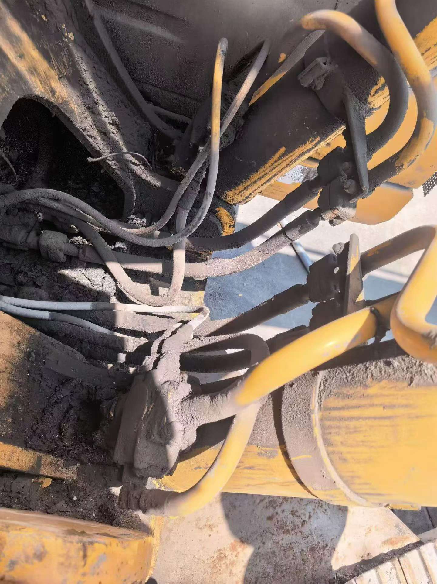 Buy Komatsu PC220 Used Excavator / 2 Buy Komatsu PC220 Used Excavator / 2