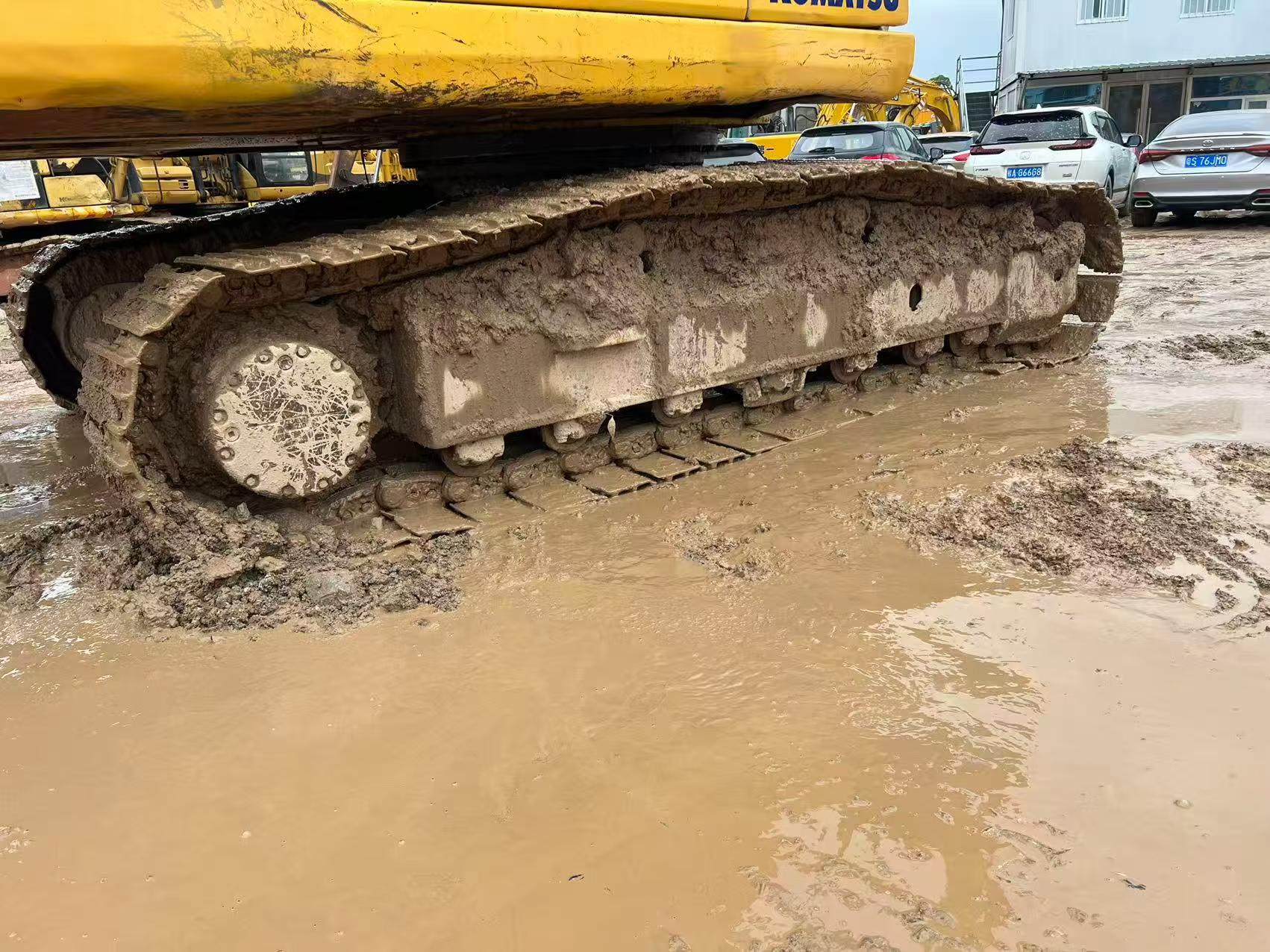 Buy Komatsu PC200-7 Used Excavator / 4 Buy Komatsu PC200-7 Used Excavator / 4