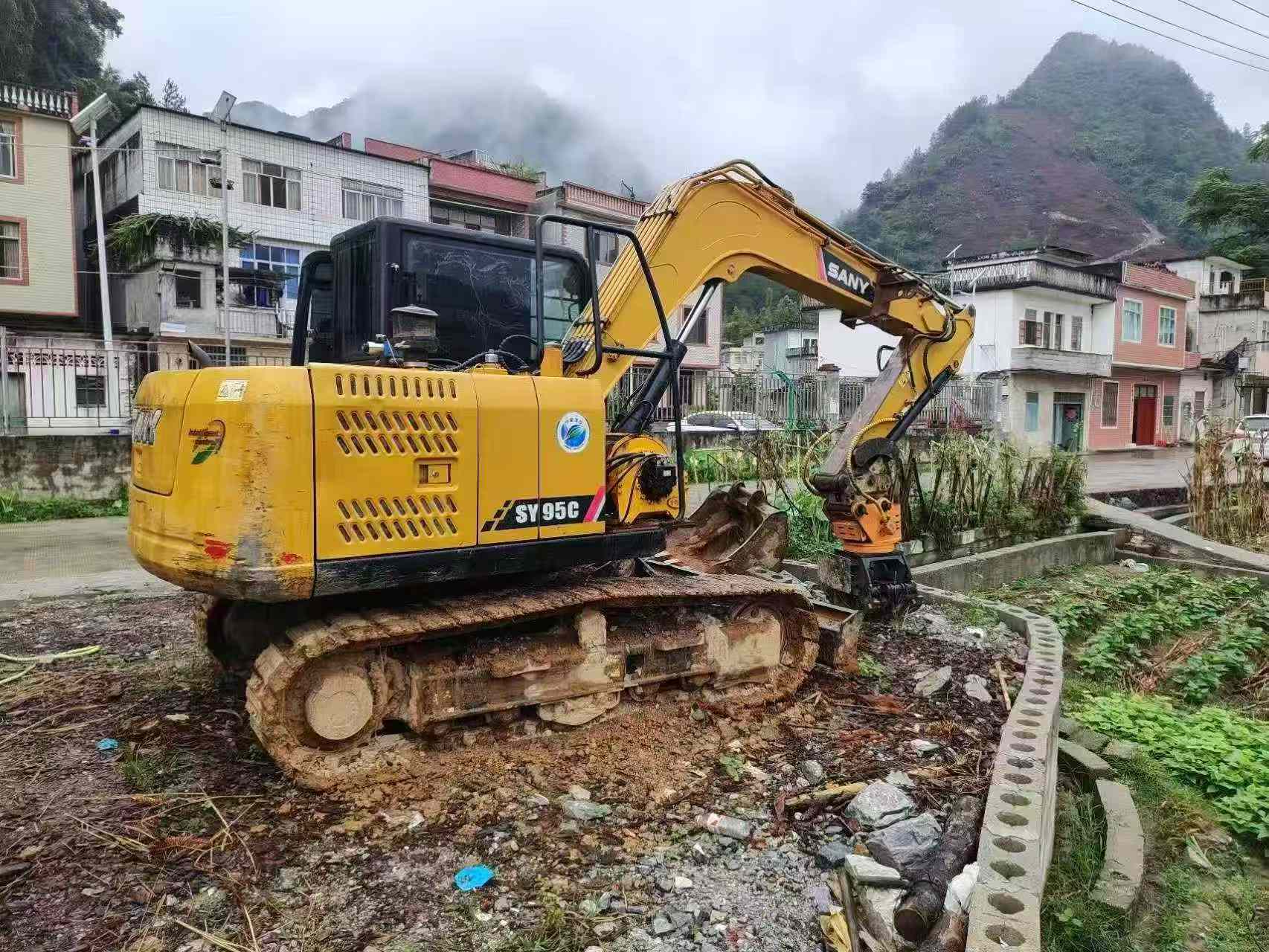 Buy Sany SY95C Used Excavator / 1