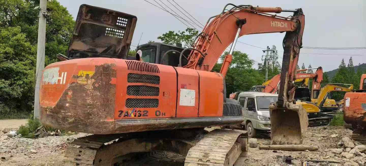 Buy Hitachi ZX200-5G Used Excavator / 6