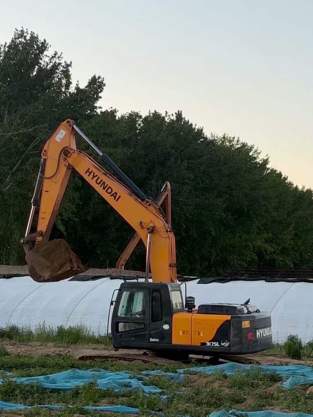 Buy Hyundai R305LVS Used Excavator / 3