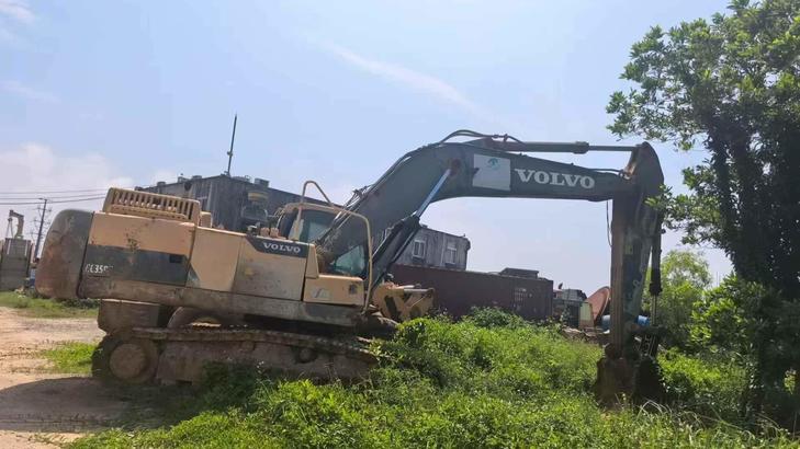 Buy Volvo L350F Used Excavator / 1
