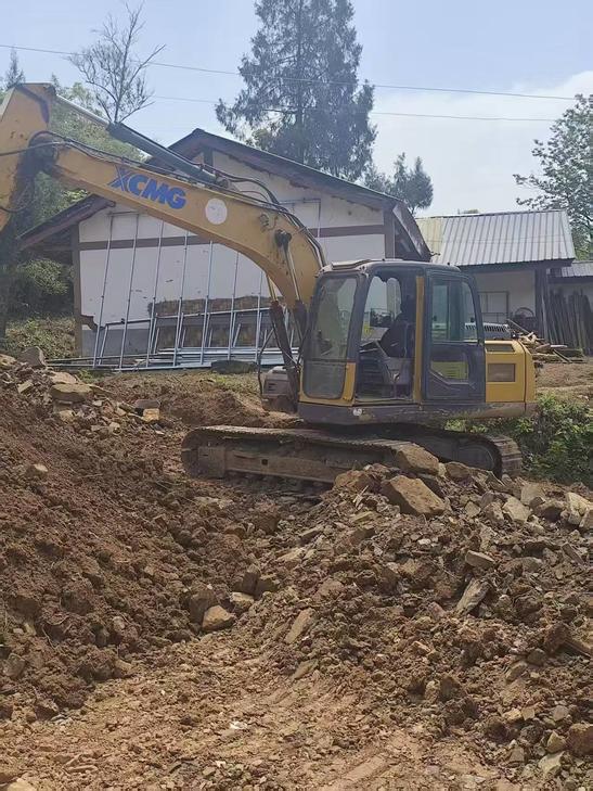 Buy XCMG XE135B Used Excavator / 1