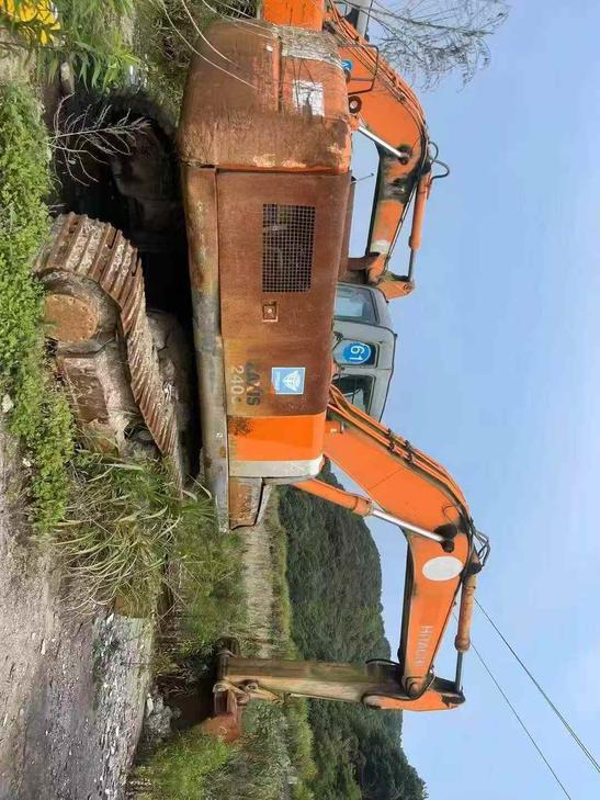 Buy Hitachi ZX240-3G Used Excavator / 1