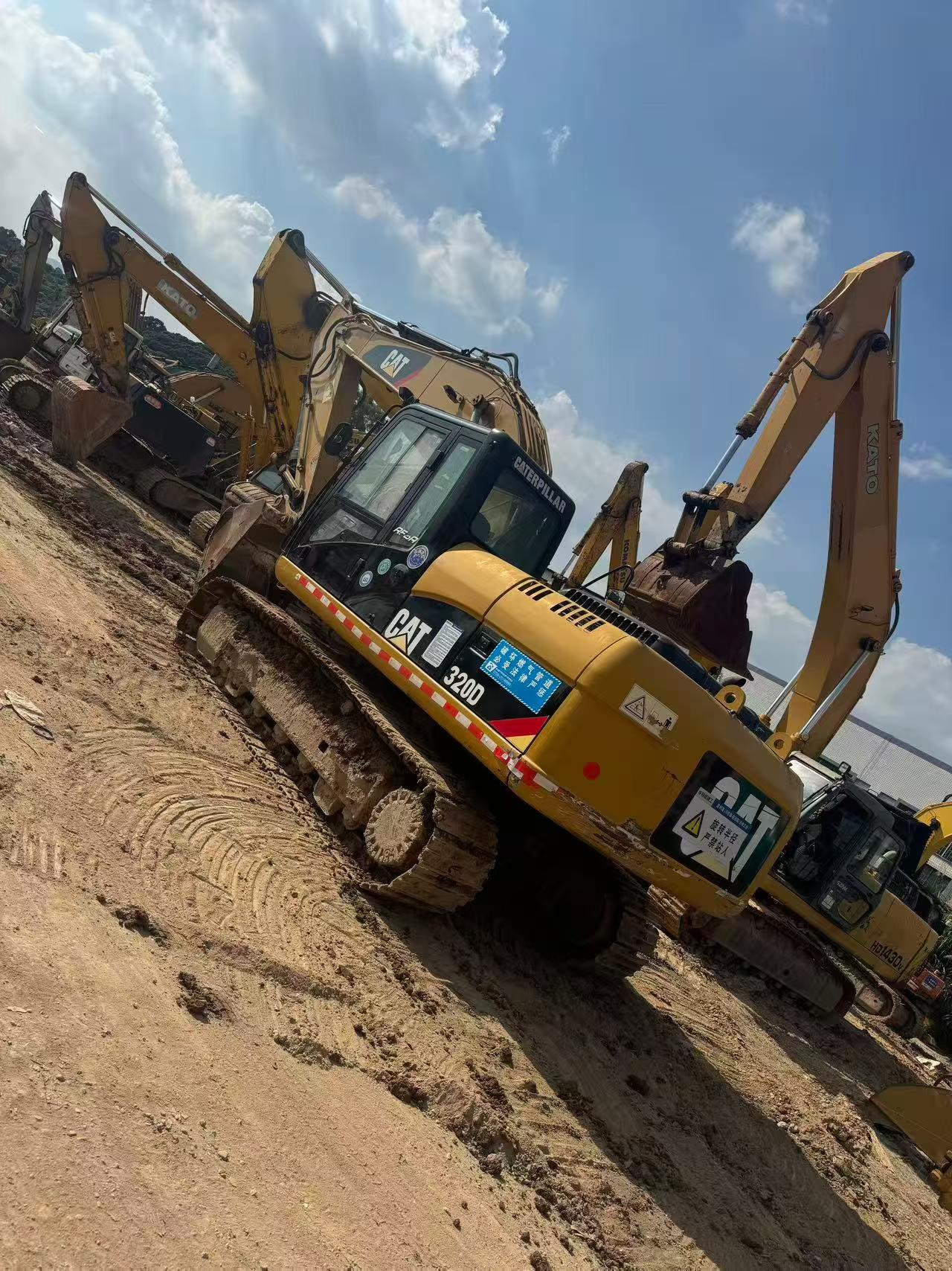 Buy Caterpillar 320D Used Excavator / 1
