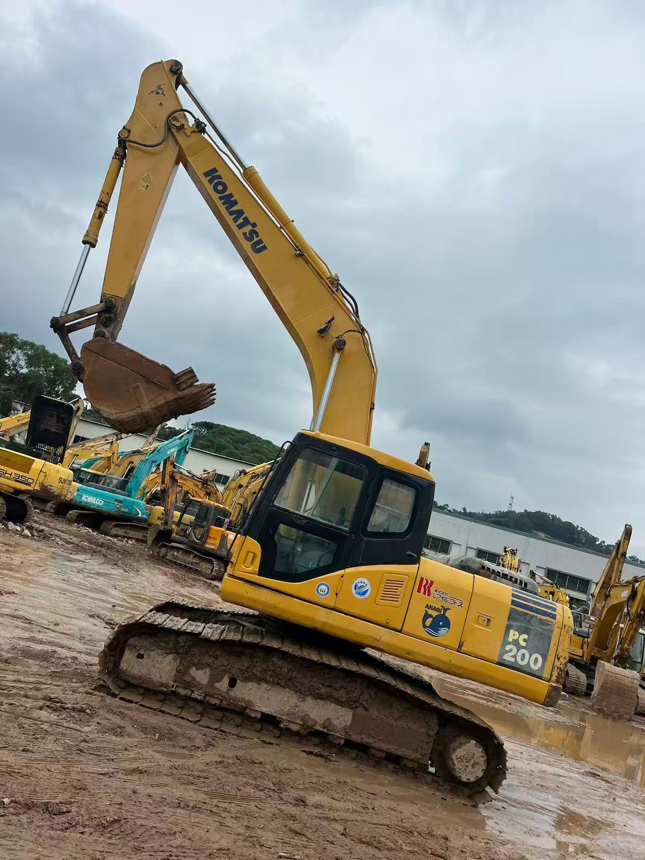 Buy Komatsu PC200-7 Used Excavator / 1