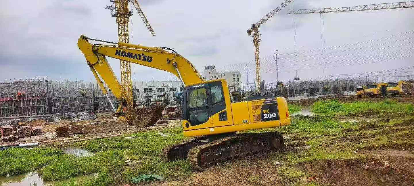 Buy Komatsu PC200 Used Excavator / 4