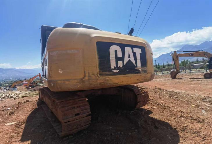 Buy Caterpillar 320D Used Excavator / 1
