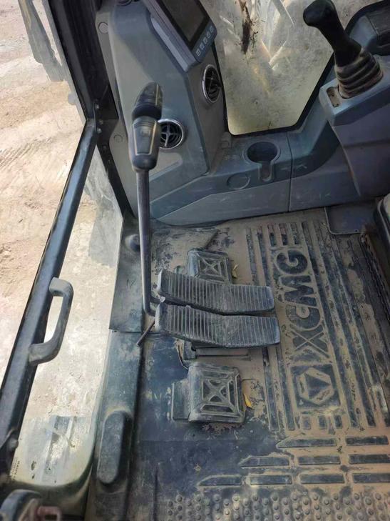 Buy XCMG XE270DK Used Excavator / 1