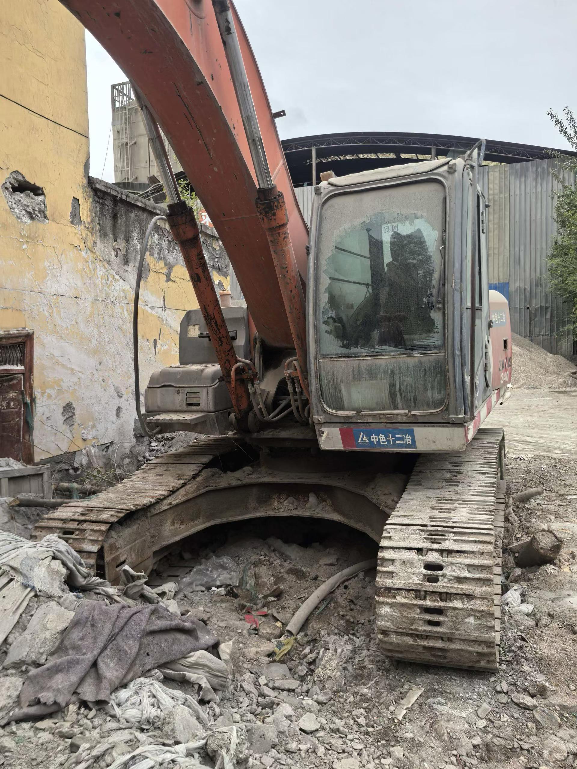 Buy Hitachi EX240-3 Used Excavator / 5 Buy Hitachi EX240-3 Used Excavator / 5