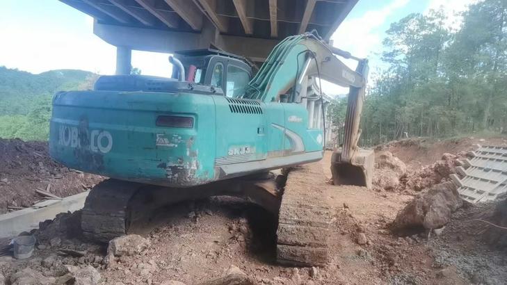 Buy Kobelco SK270D Used Excavator / 1