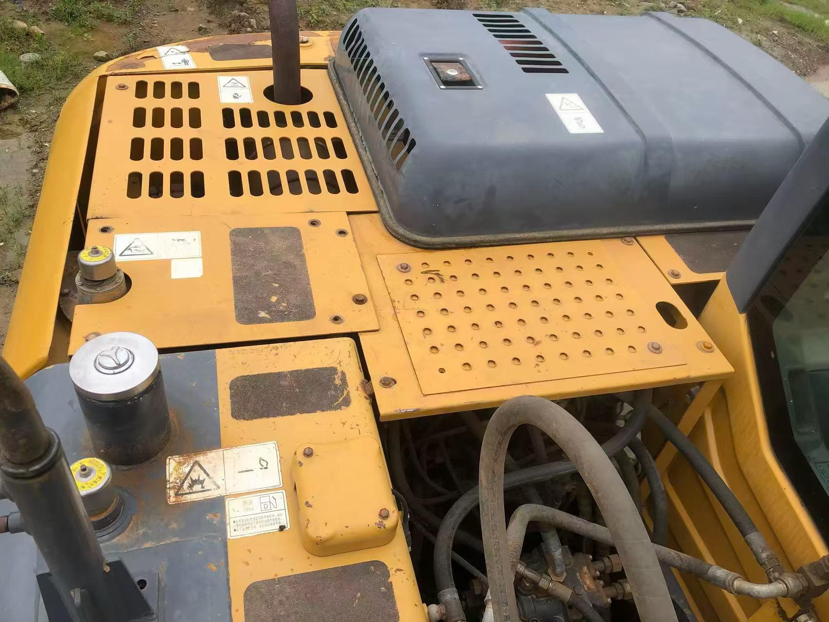 Buy XCMG XE135B Used Excavator / 4