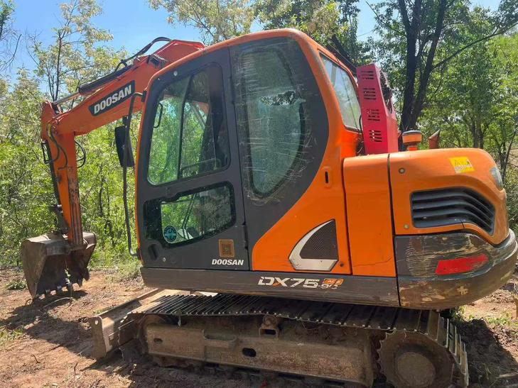 Buy Doosan DX75-10 Used Excavator / 1