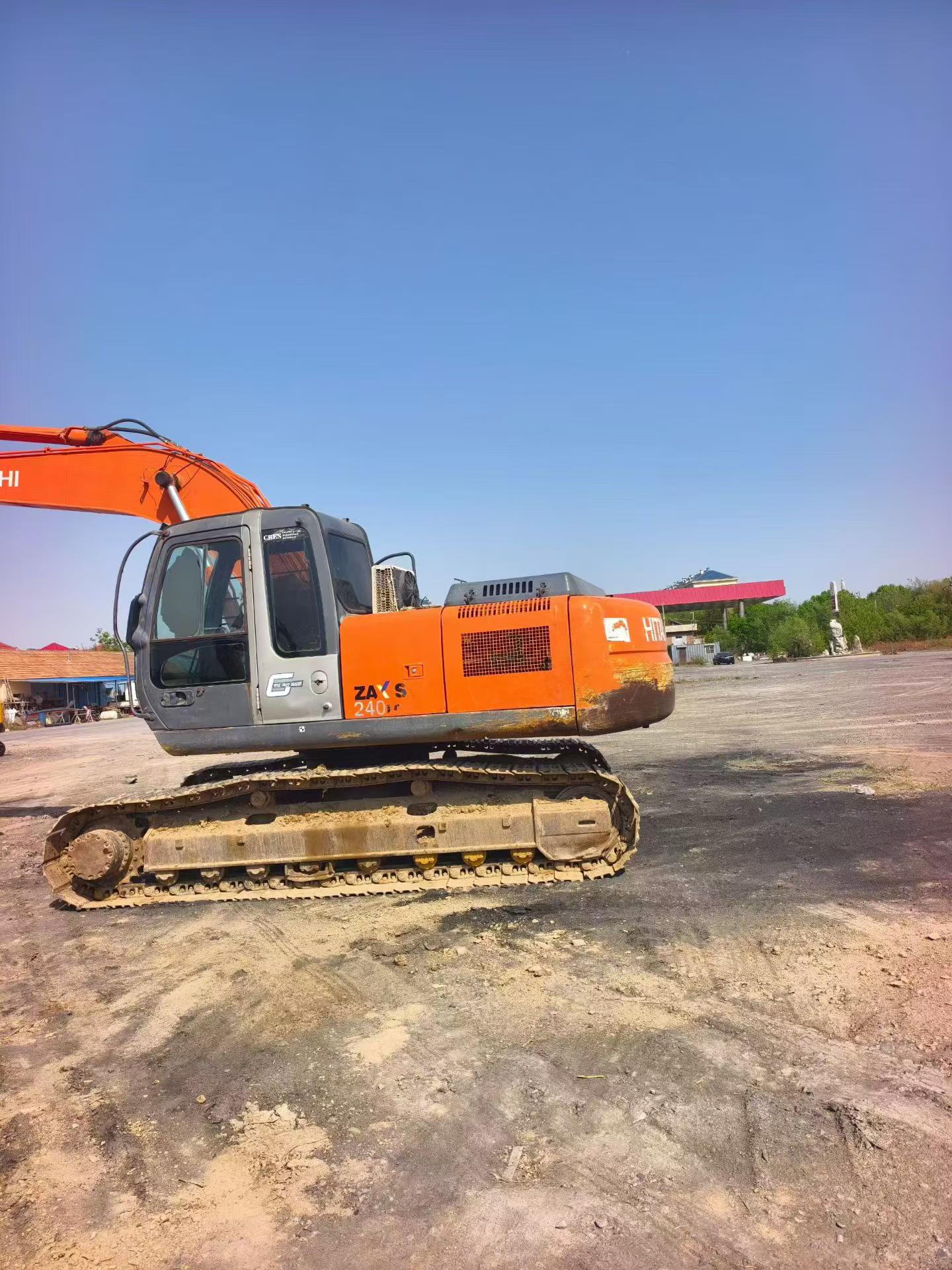 Buy Hitachi ZX210-3G Used Excavator / 1