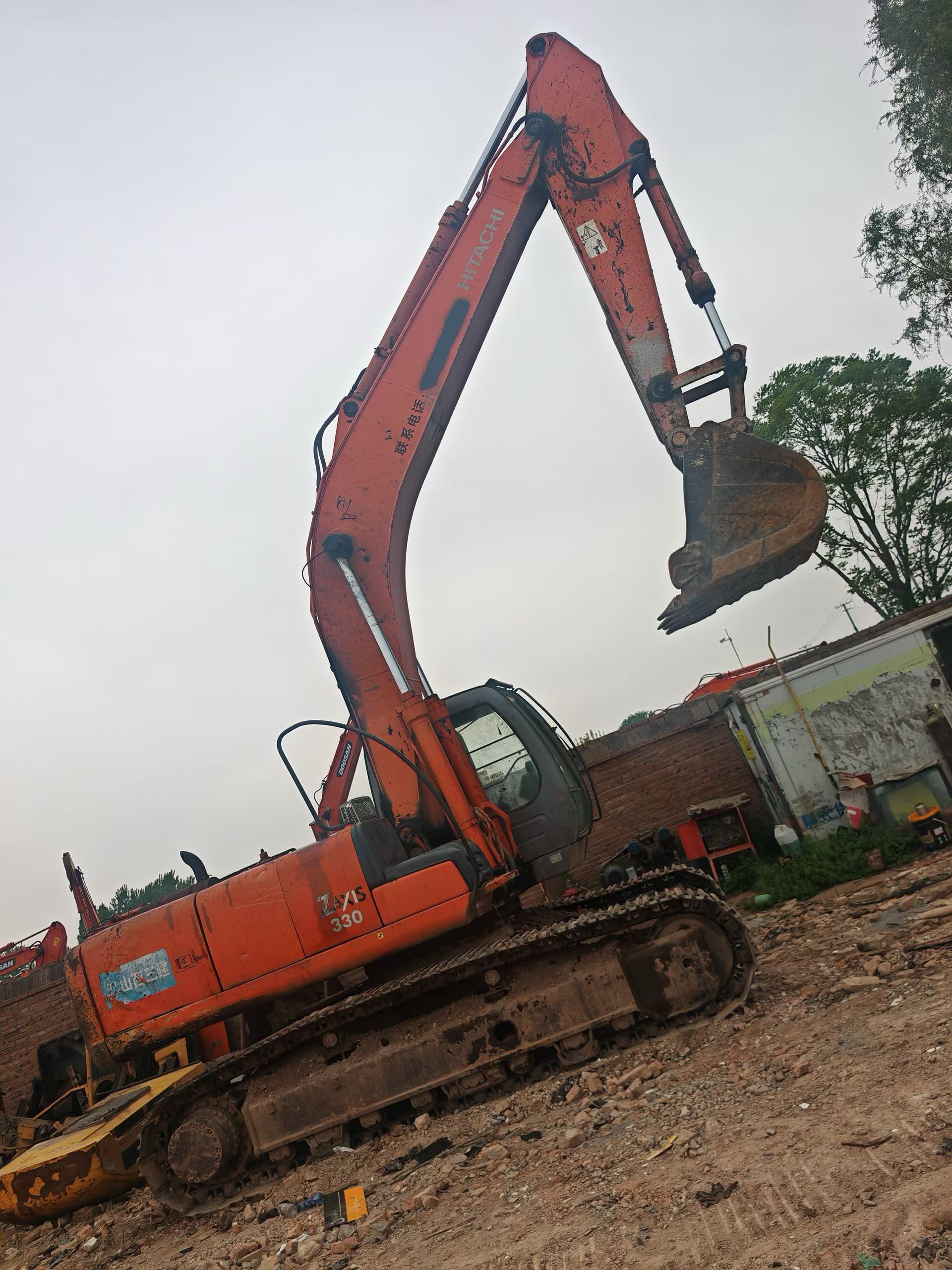Buy Hitachi EX270-6 Used Excavator / 1