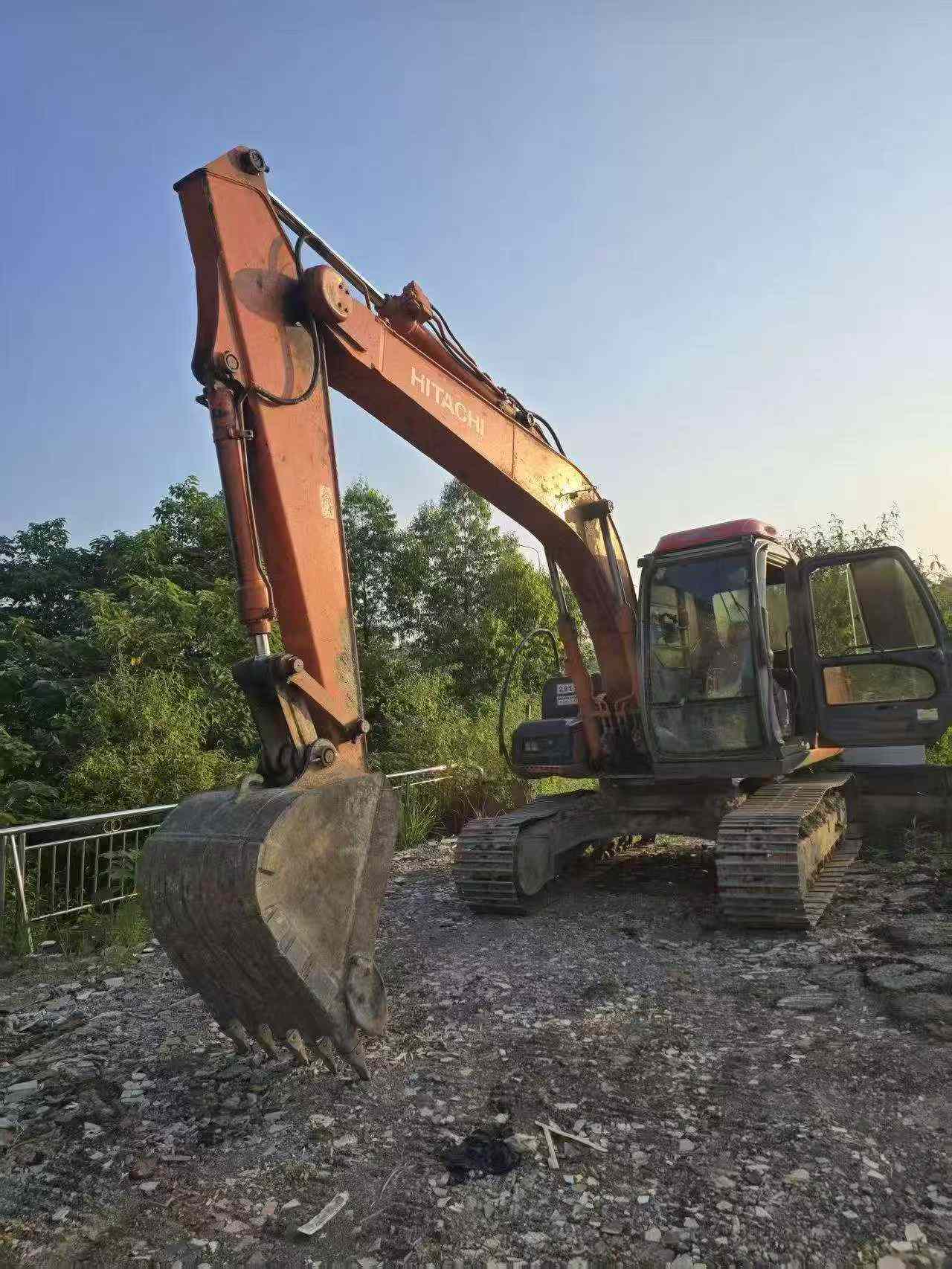 Buy Hitachi EX120-6 Used Excavator / 4 Buy Hitachi EX120-6 Used Excavator / 4