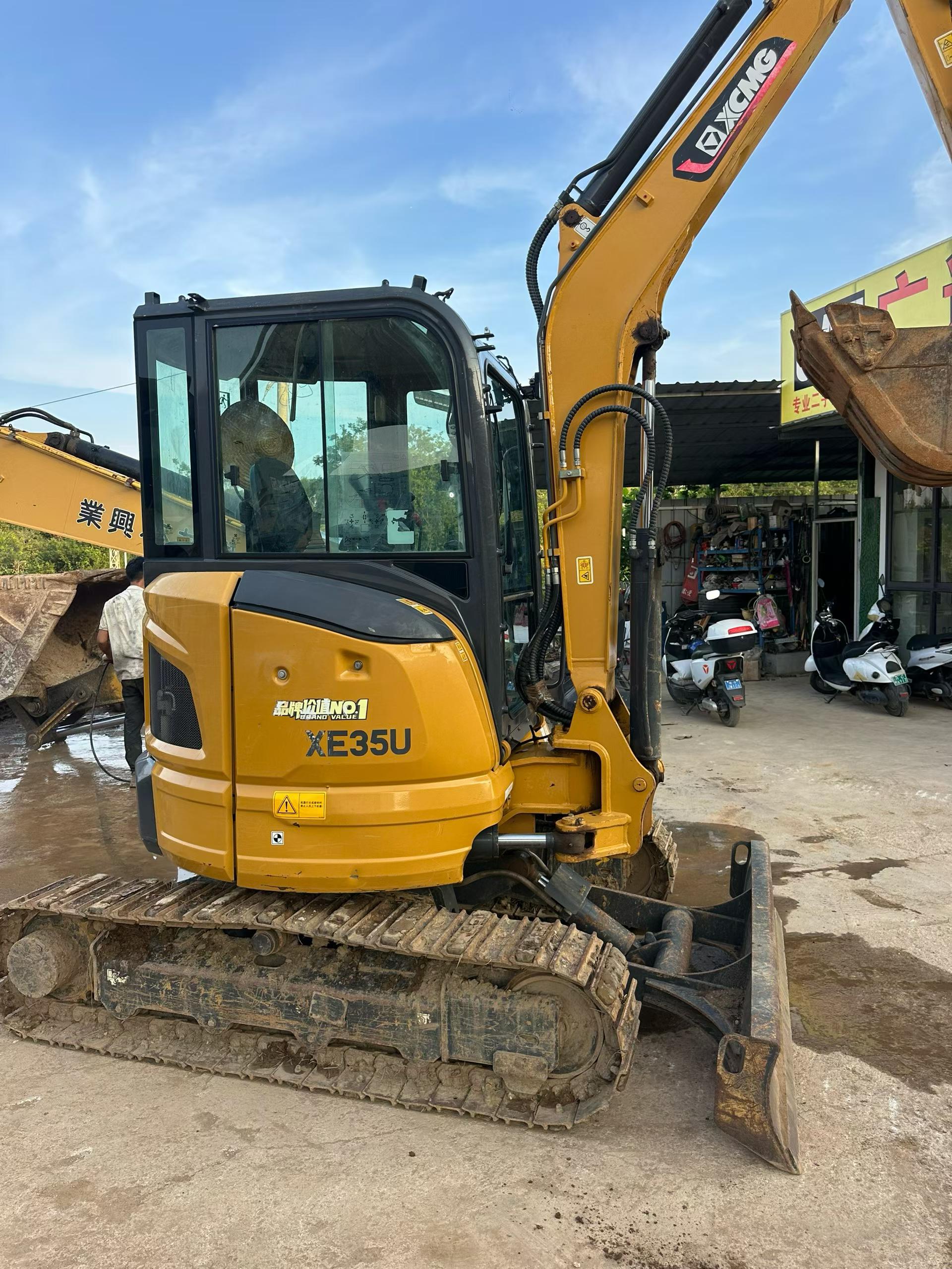 Buy XCMG XE35U Used Excavator / 1