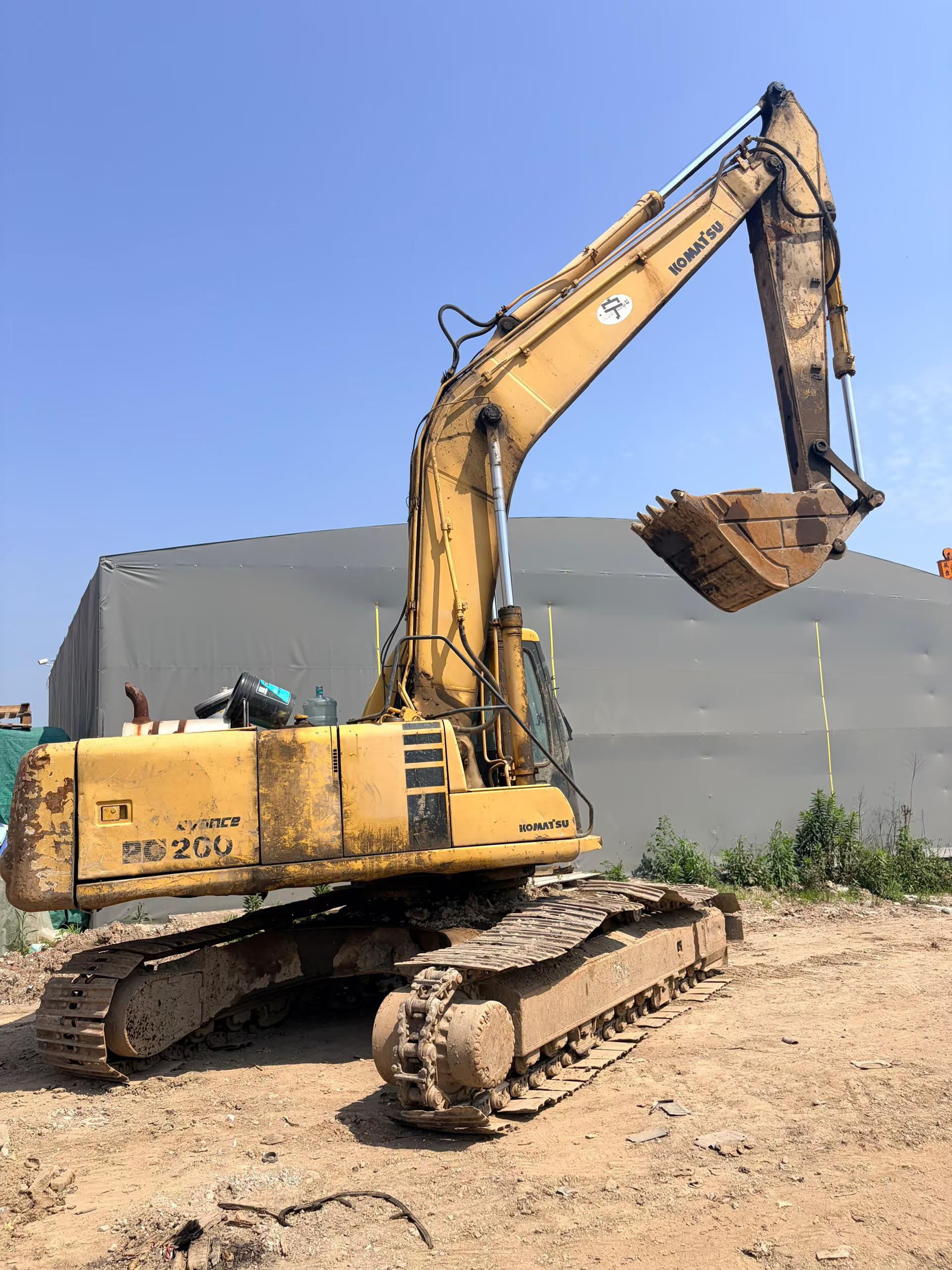Buy Komatsu PC200-6 Used Excavator / 2 Buy Komatsu PC200-6 Used Excavator / 2