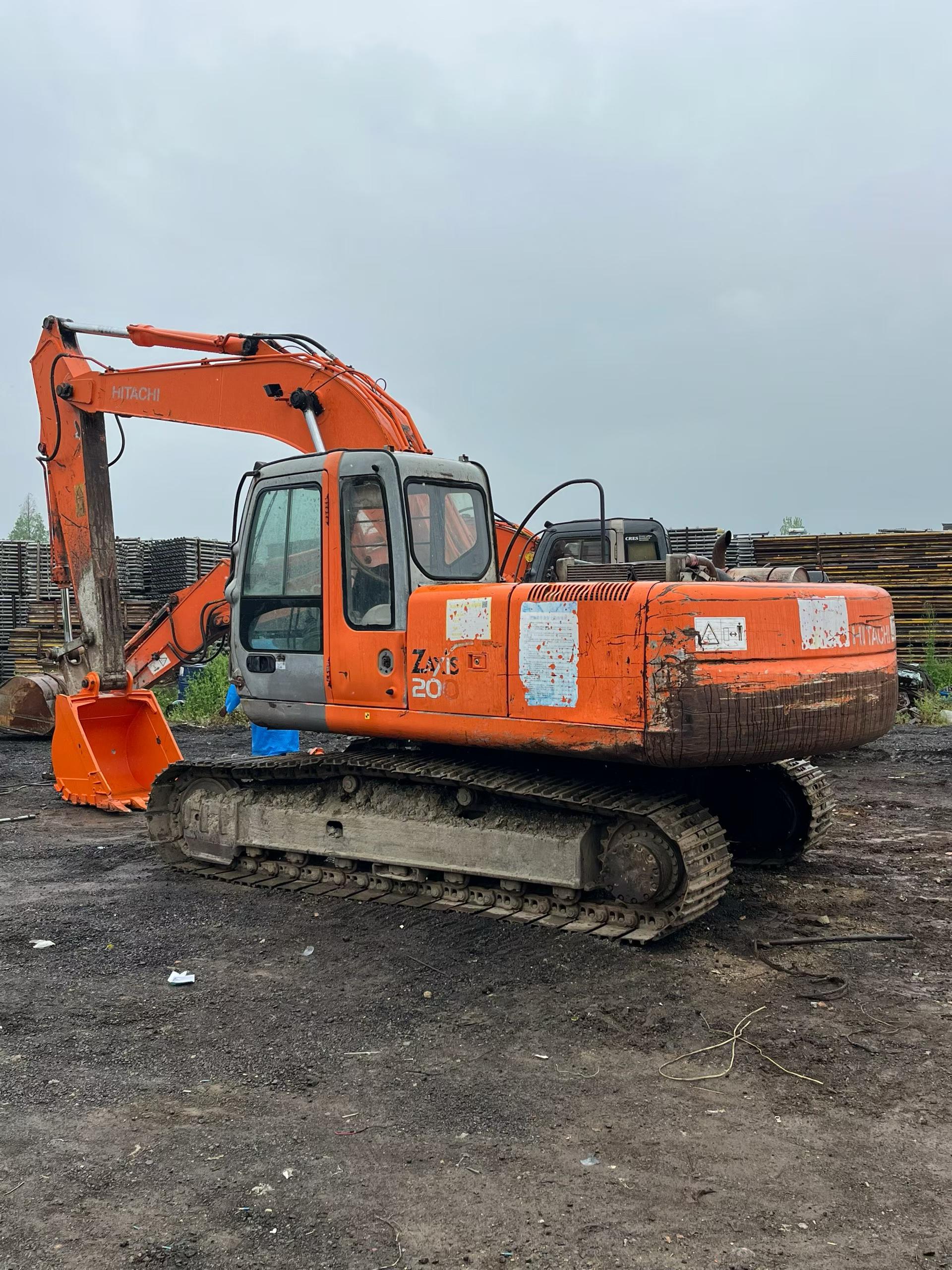Buy Hitachi ZX200-6 Used Excavator / 1