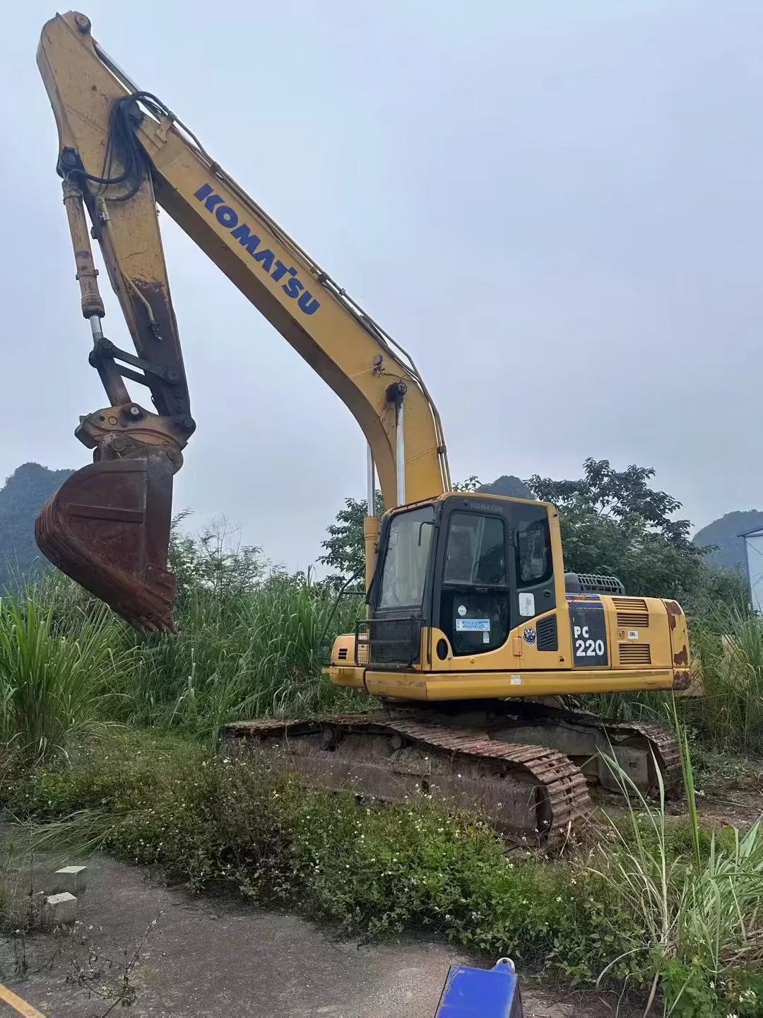 Buy Komatsu PC220-8 Used Excavator / 1