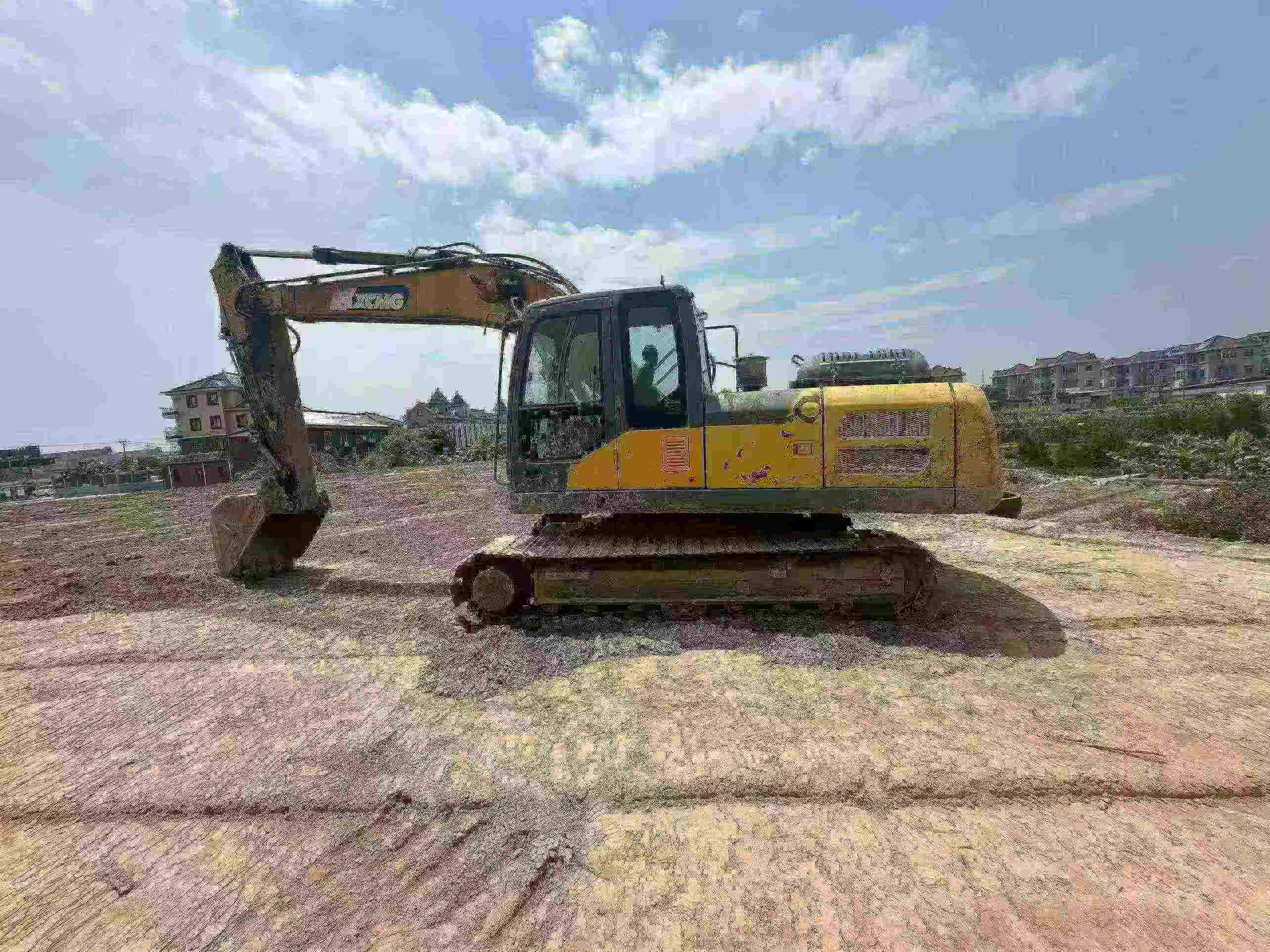Buy XCMG XE200 Used Excavator / 1