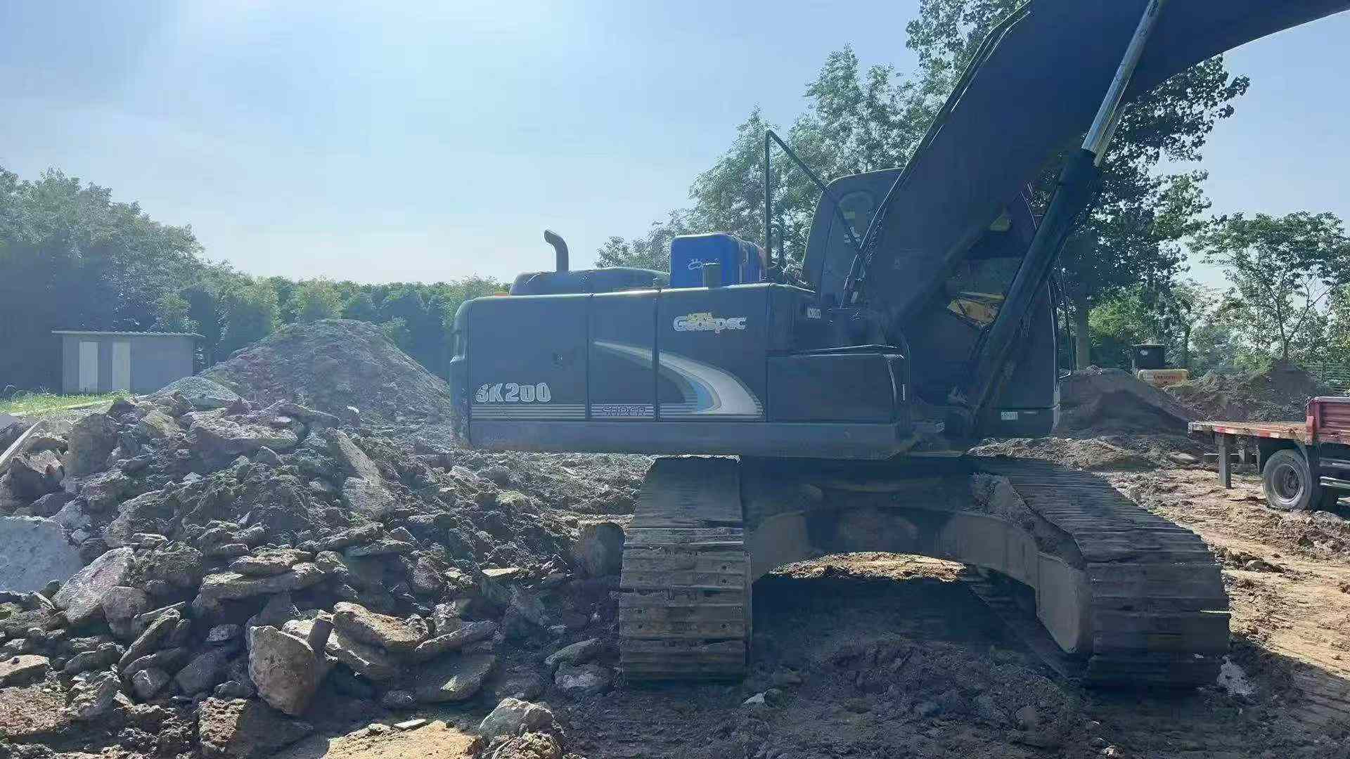 Buy Kobelco SK200 Used Excavator / 2 Buy Kobelco SK200 Used Excavator / 2