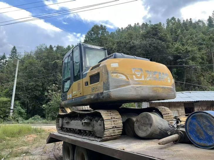 Buy XCMG XE135B Used Excavator / 1