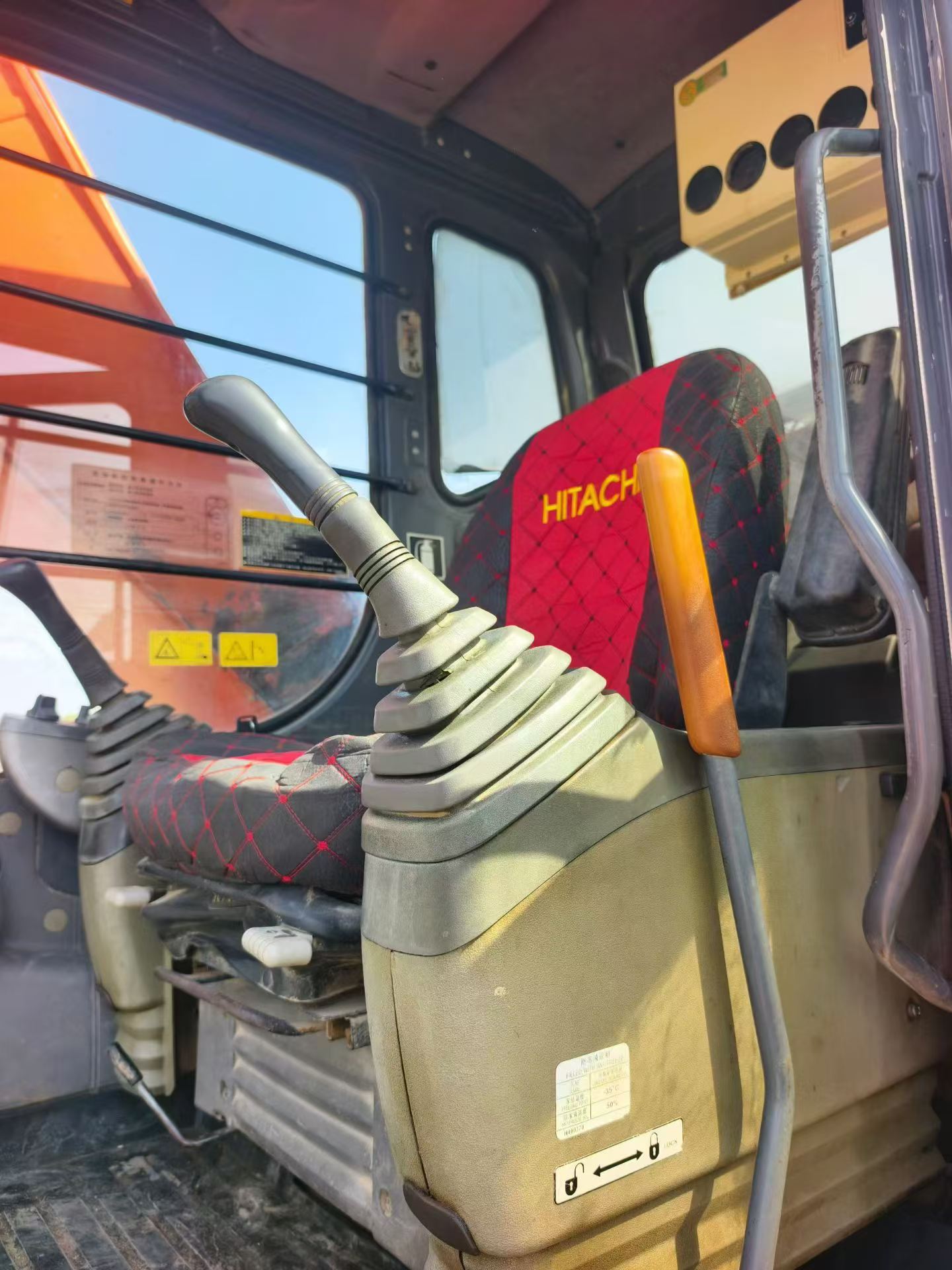 Buy Hitachi ZX210-3G Used Excavator / 2 Buy Hitachi ZX210-3G Used Excavator / 2