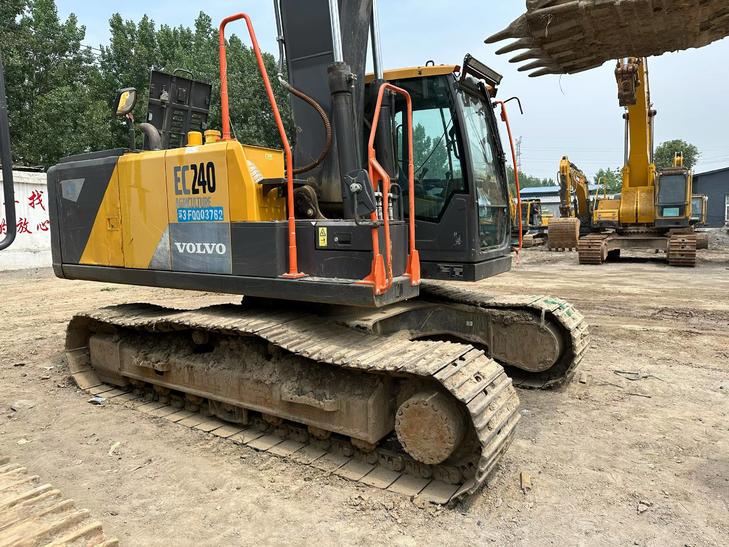 Buy Volvo EC200 Used Excavator / 1