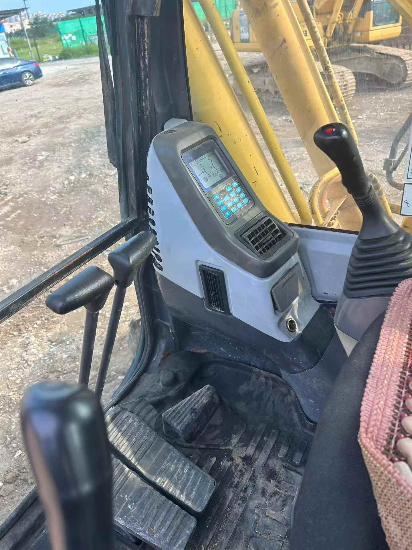 Buy Komatsu PC200-7 Used Excavator / 9 Buy Komatsu PC200-7 Used Excavator / 9