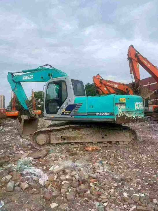Buy Kobelco SK200 Used Excavator / 1