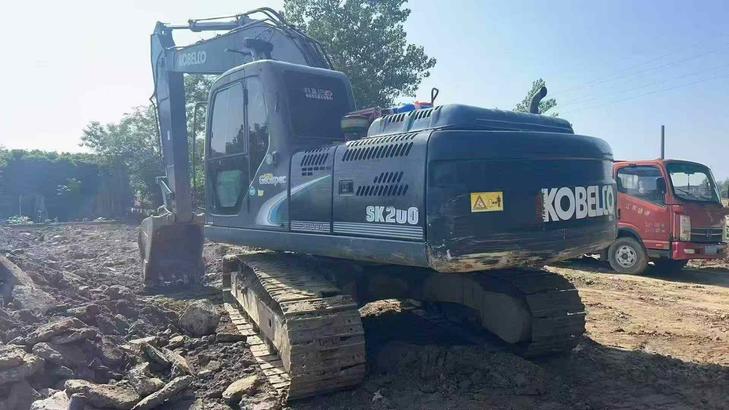 Buy Kobelco SK200 Used Excavator / 1