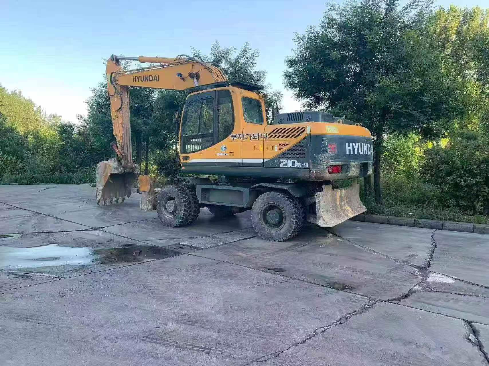 Buy Hyundai R210-5 Used Excavator / 2