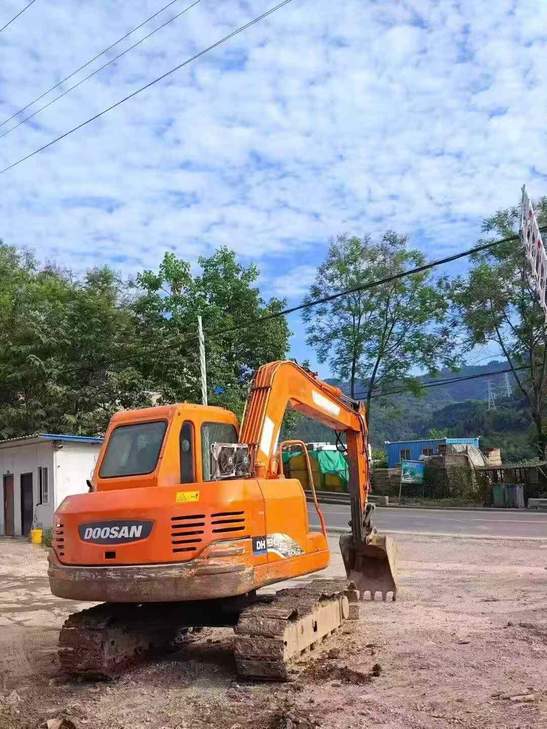 Buy Doosan DH80 Used Excavator / 1