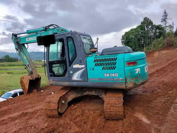 Buy Kobelco SK130 Used Excavator / 1