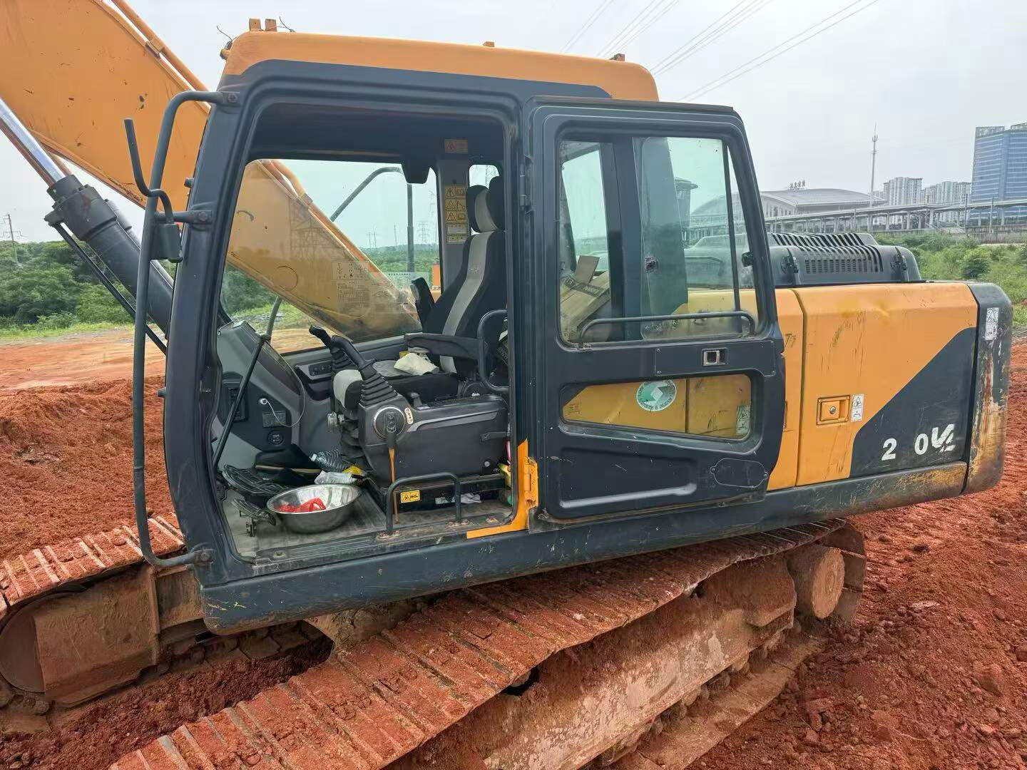 Buy Hyundai R215VS Used Excavator / 2 Buy Hyundai R215VS Used Excavator / 2