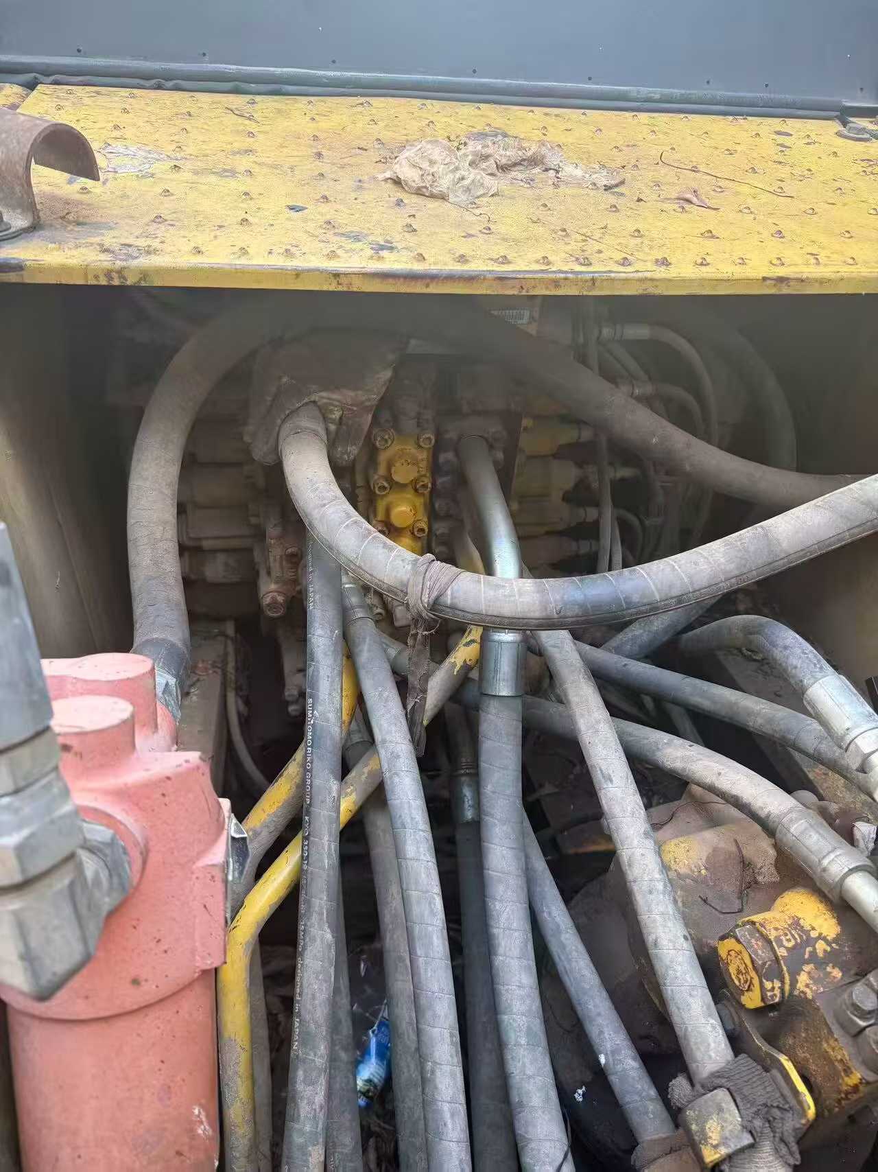 Buy Komatsu PC220-8 Used Excavator / 1