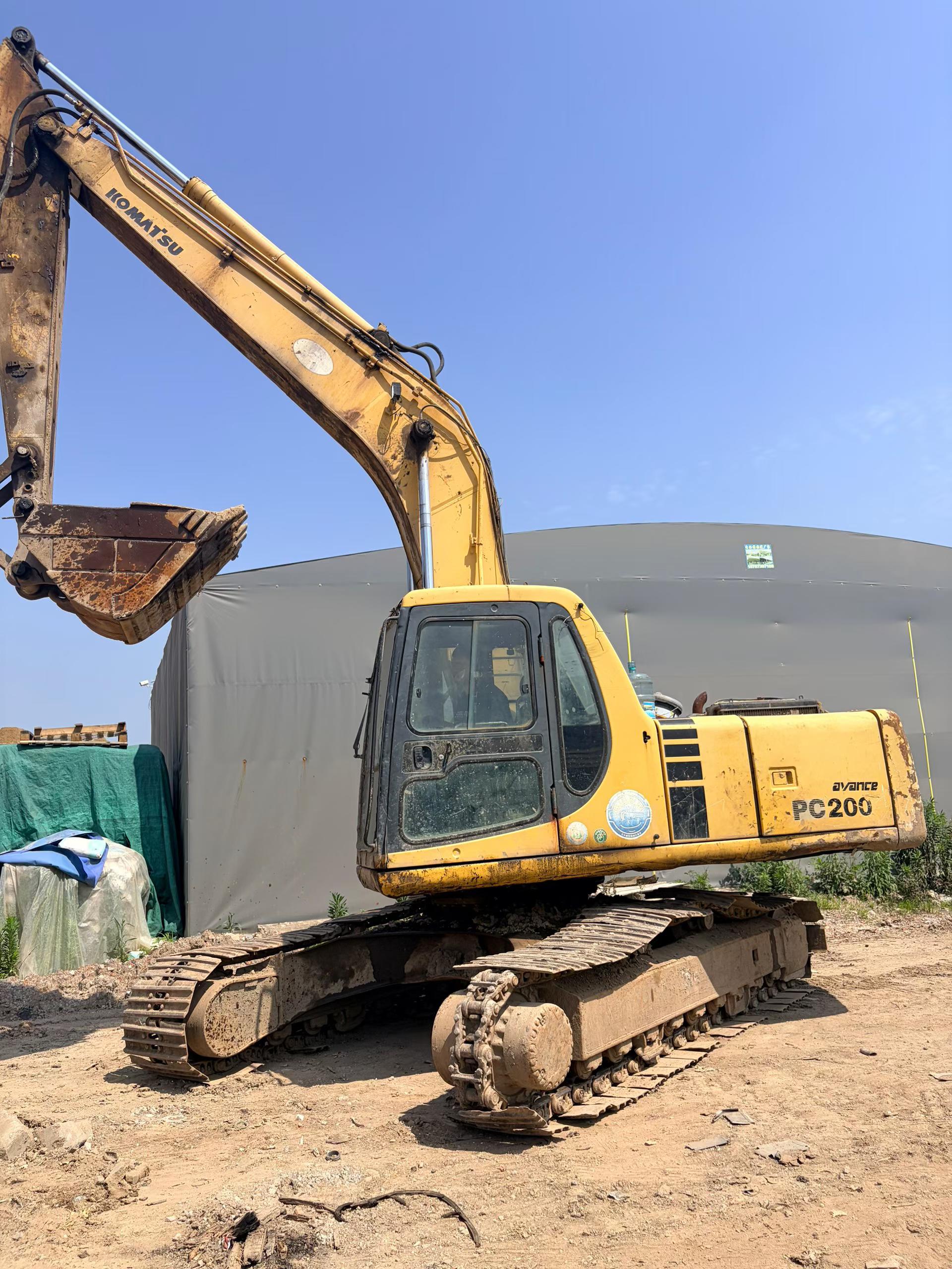 Buy Komatsu PC200-6 Used Excavator / 1