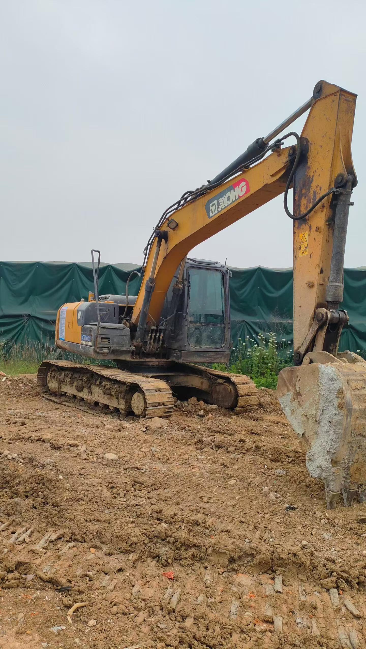 Buy XCMG XE135B Used Excavator / 2 Buy XCMG XE135B Used Excavator / 2