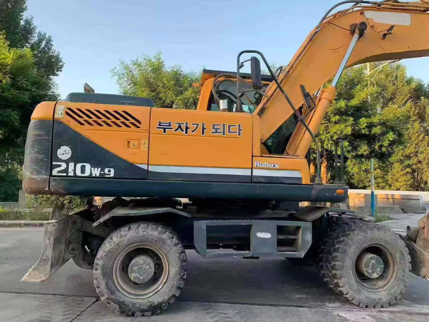 Buy Hyundai R210-5 Used Excavator / 4