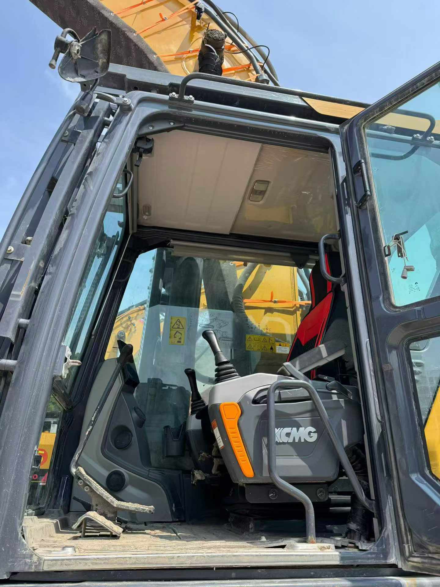 Buy XCMG XE600DK Used Excavator / 4 Buy XCMG XE600DK Used Excavator / 4