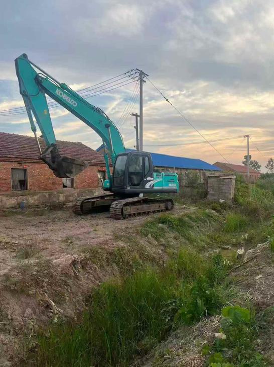Buy Kobelco SK210 Used Excavator / 1