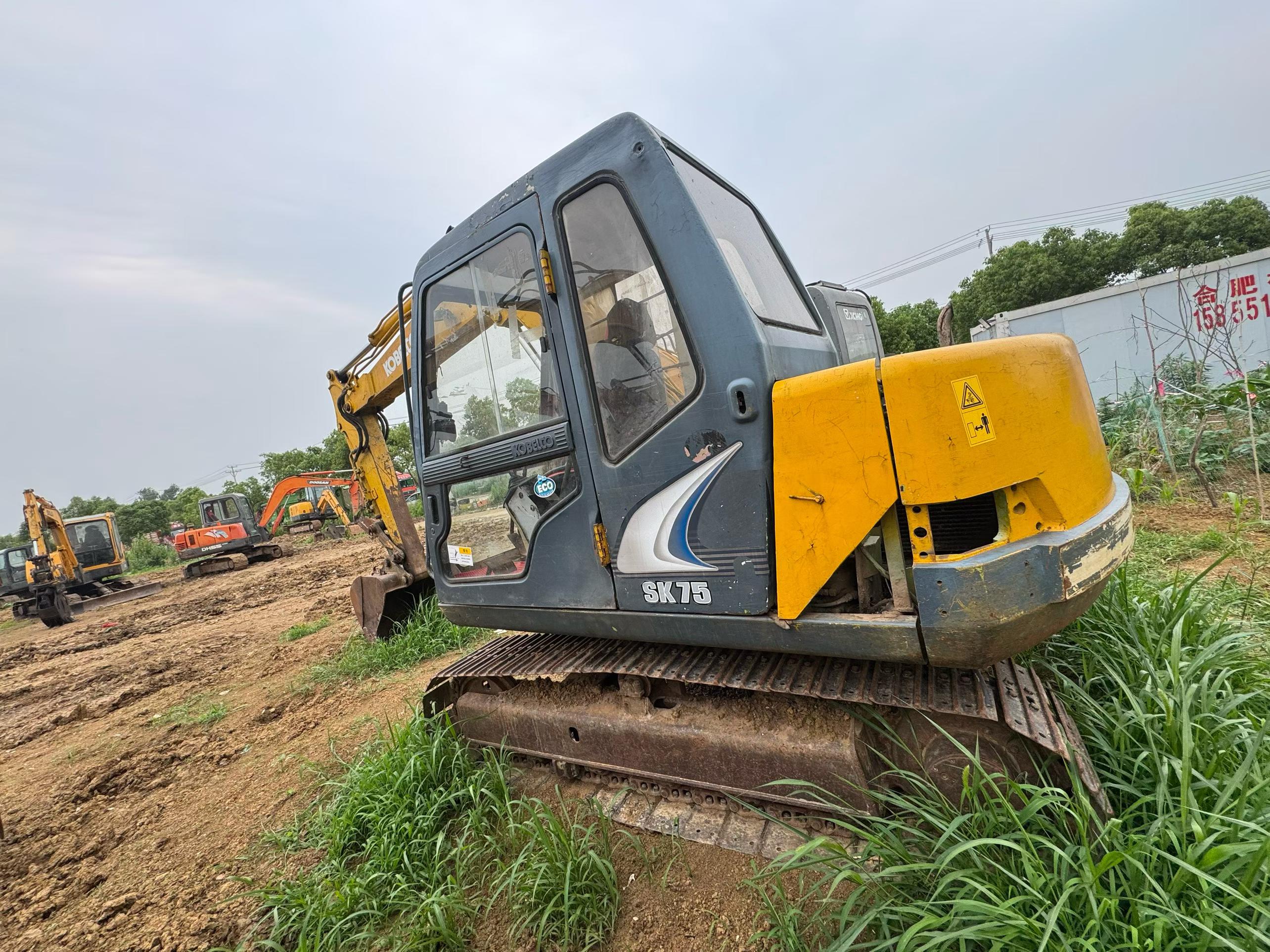Buy Kobelco SK75 Used Excavator / 1