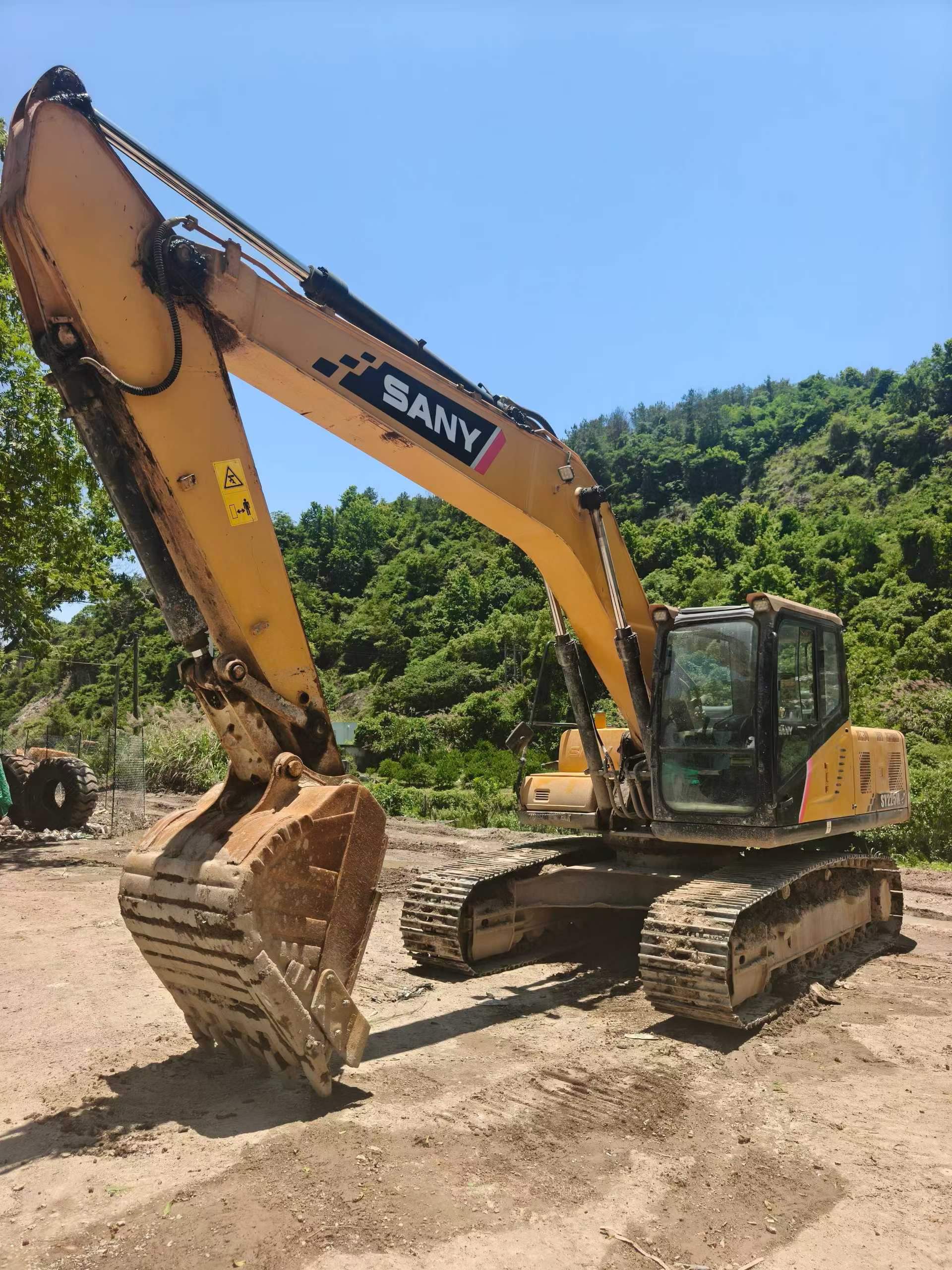 Buy Sany SY200C Used Excavator / 1